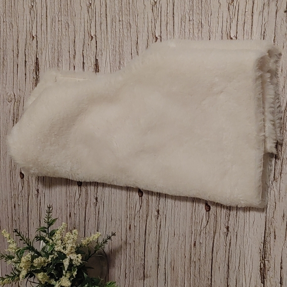 3/$25 SWEET Heart Rose Christmas White soft fake fur vest kids children - Picture 4 of 7